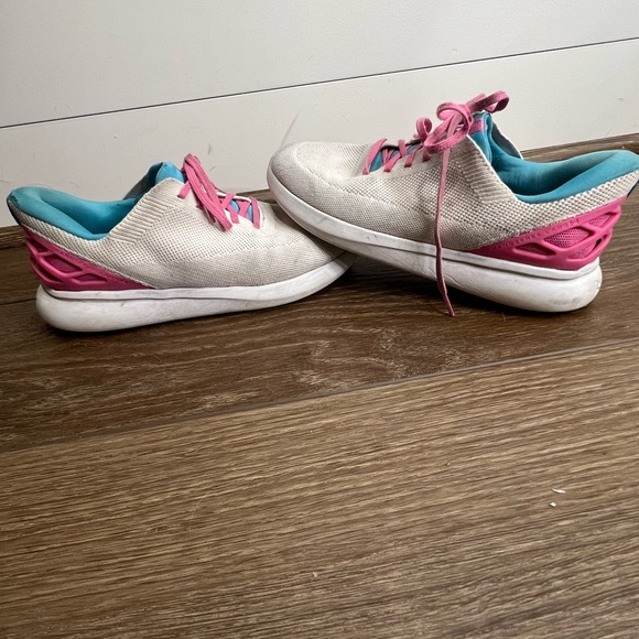 Youth Kizik Athens size 6.5 - Picture 2 of 7